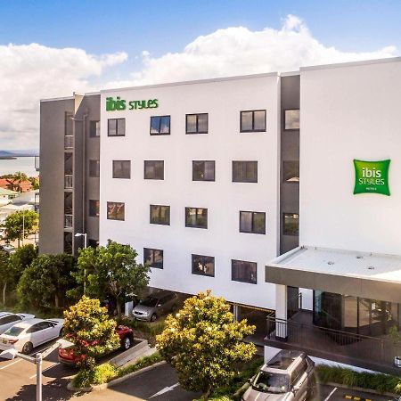 Ibis Styles The Entrance Hotel Bagian luar foto