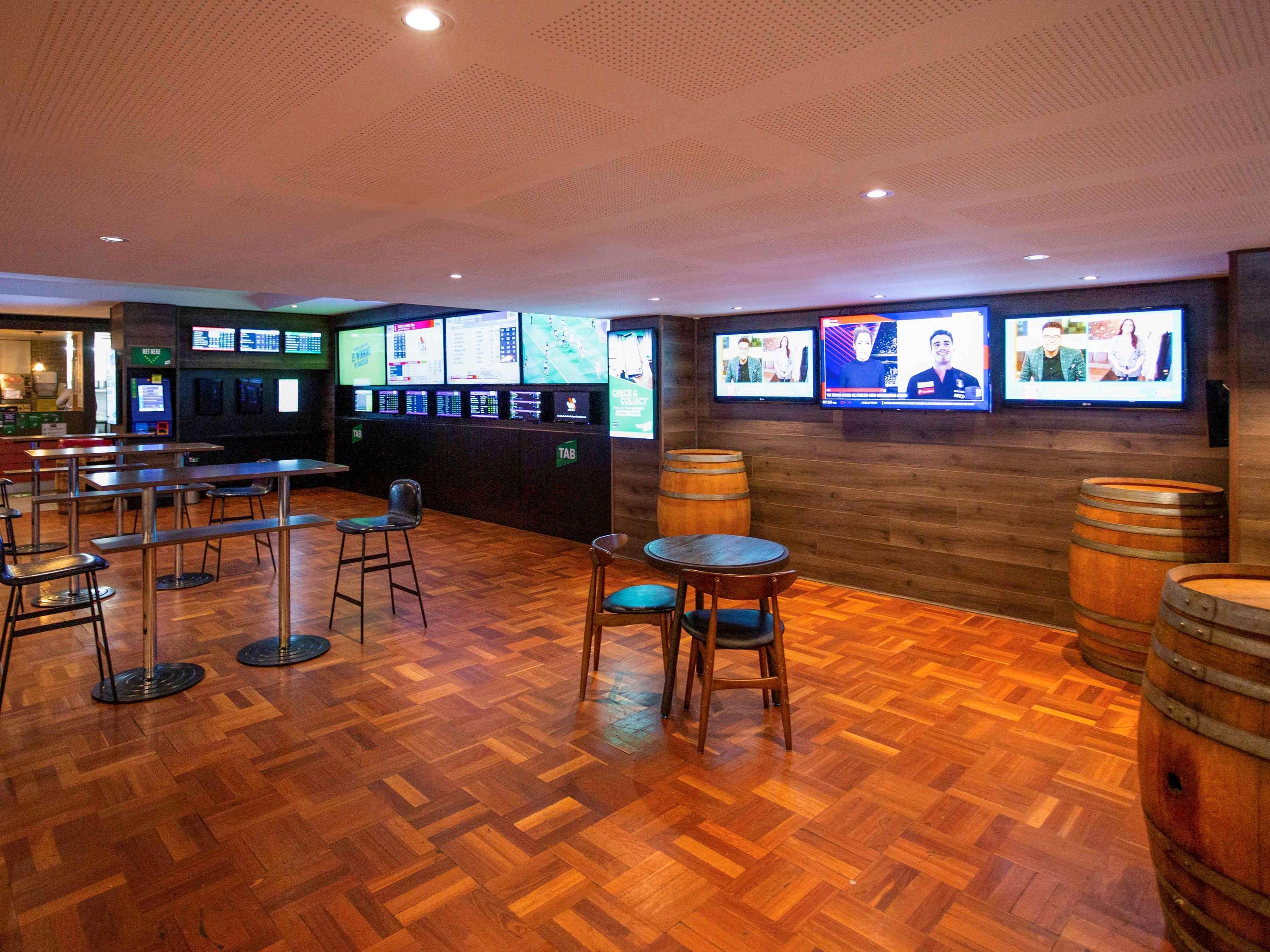 Ibis Styles The Entrance Hotel Bagian luar foto