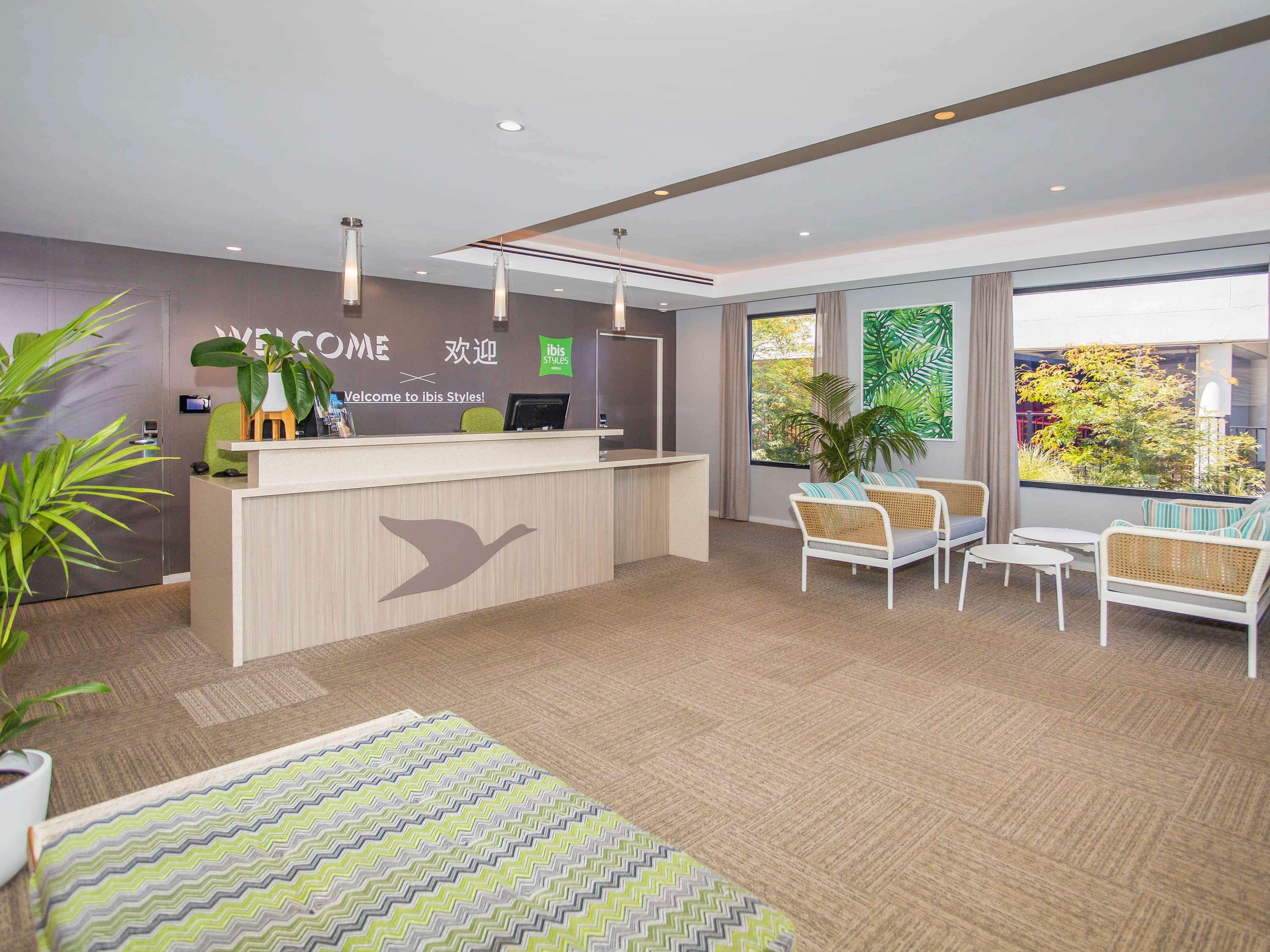 Ibis Styles The Entrance Hotel Bagian luar foto