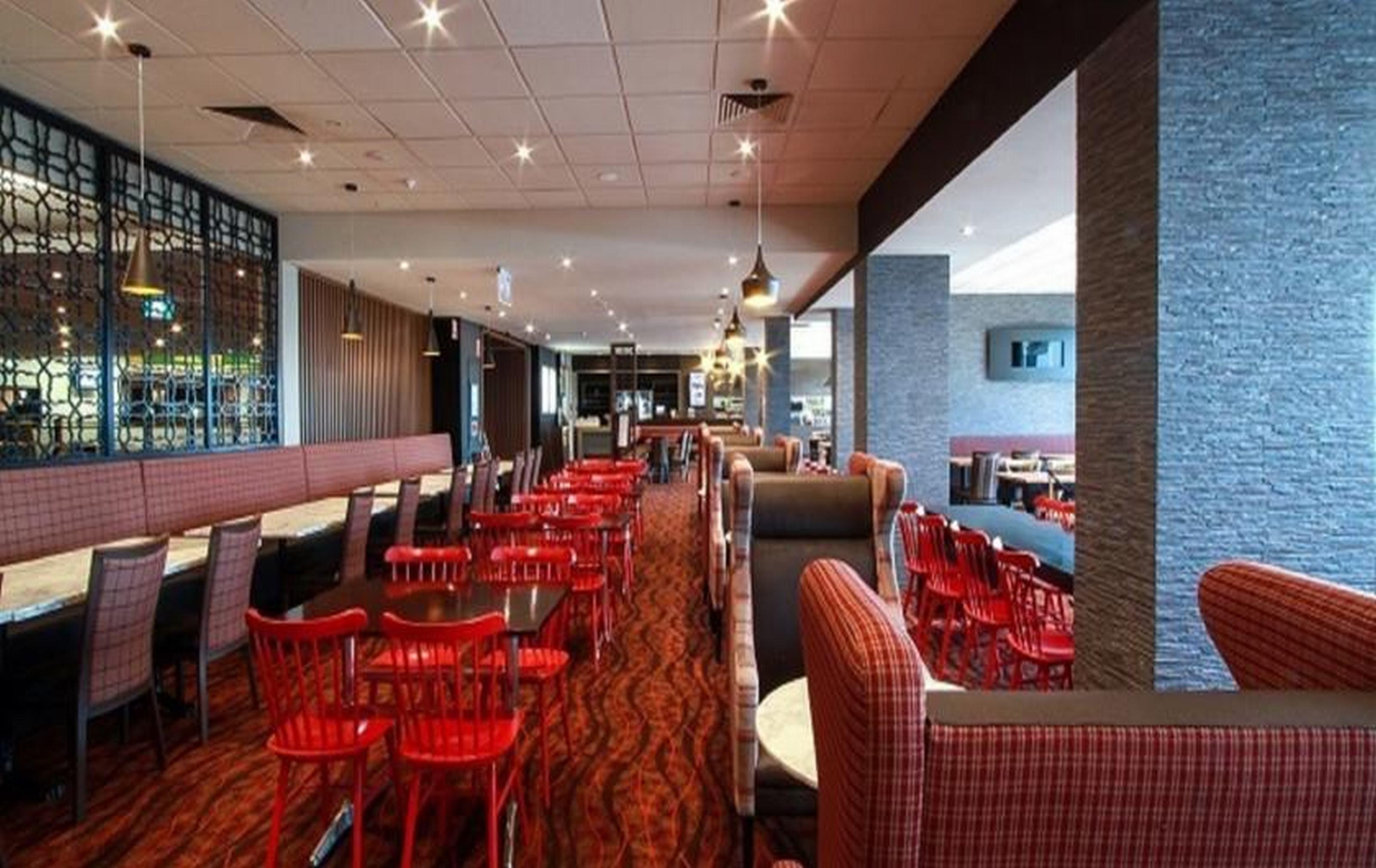 Ibis Styles The Entrance Hotel Bagian luar foto