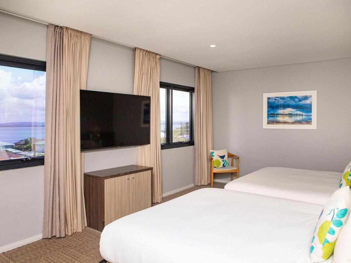 Ibis Styles The Entrance Hotel Bagian luar foto