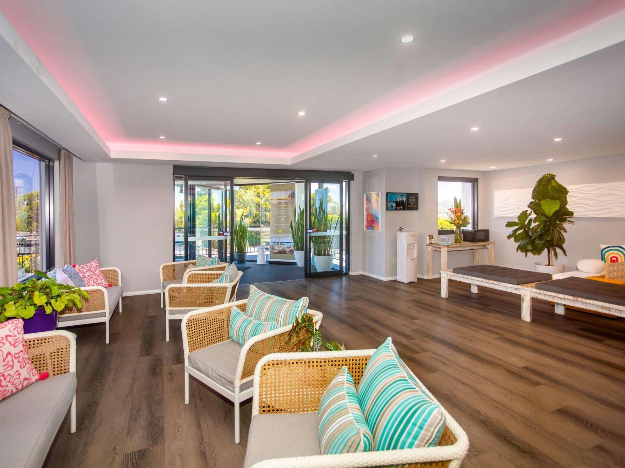 Ibis Styles The Entrance Hotel Bagian luar foto