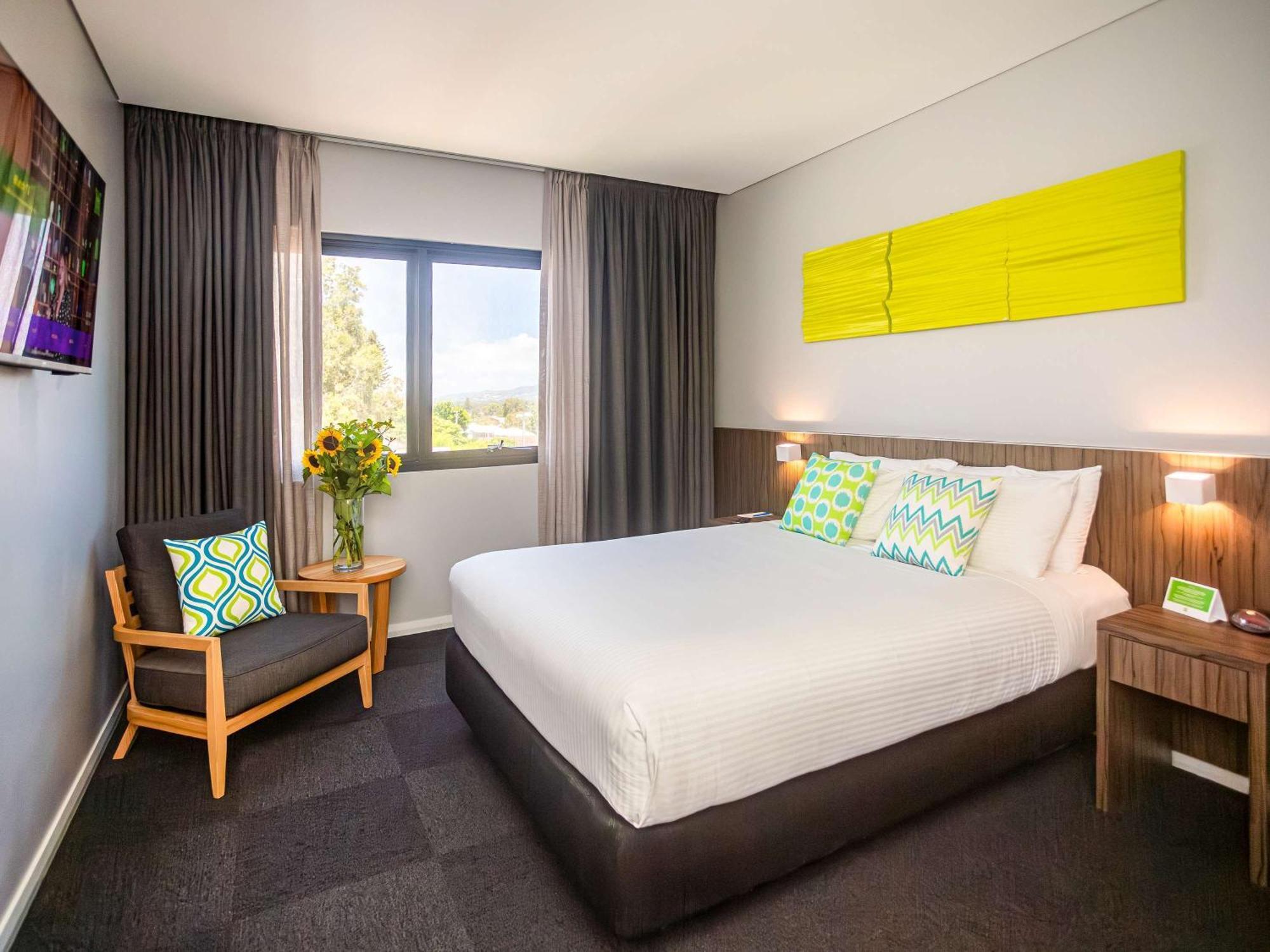 Ibis Styles The Entrance Hotel Bagian luar foto