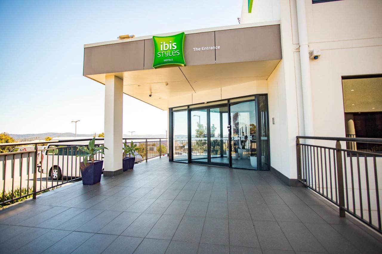 Ibis Styles The Entrance Hotel Bagian luar foto