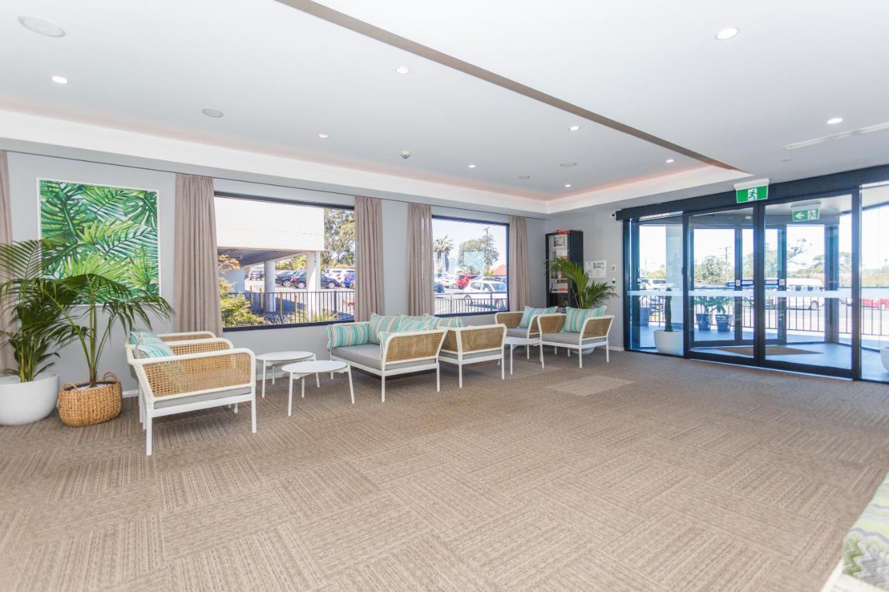 Ibis Styles The Entrance Hotel Bagian luar foto