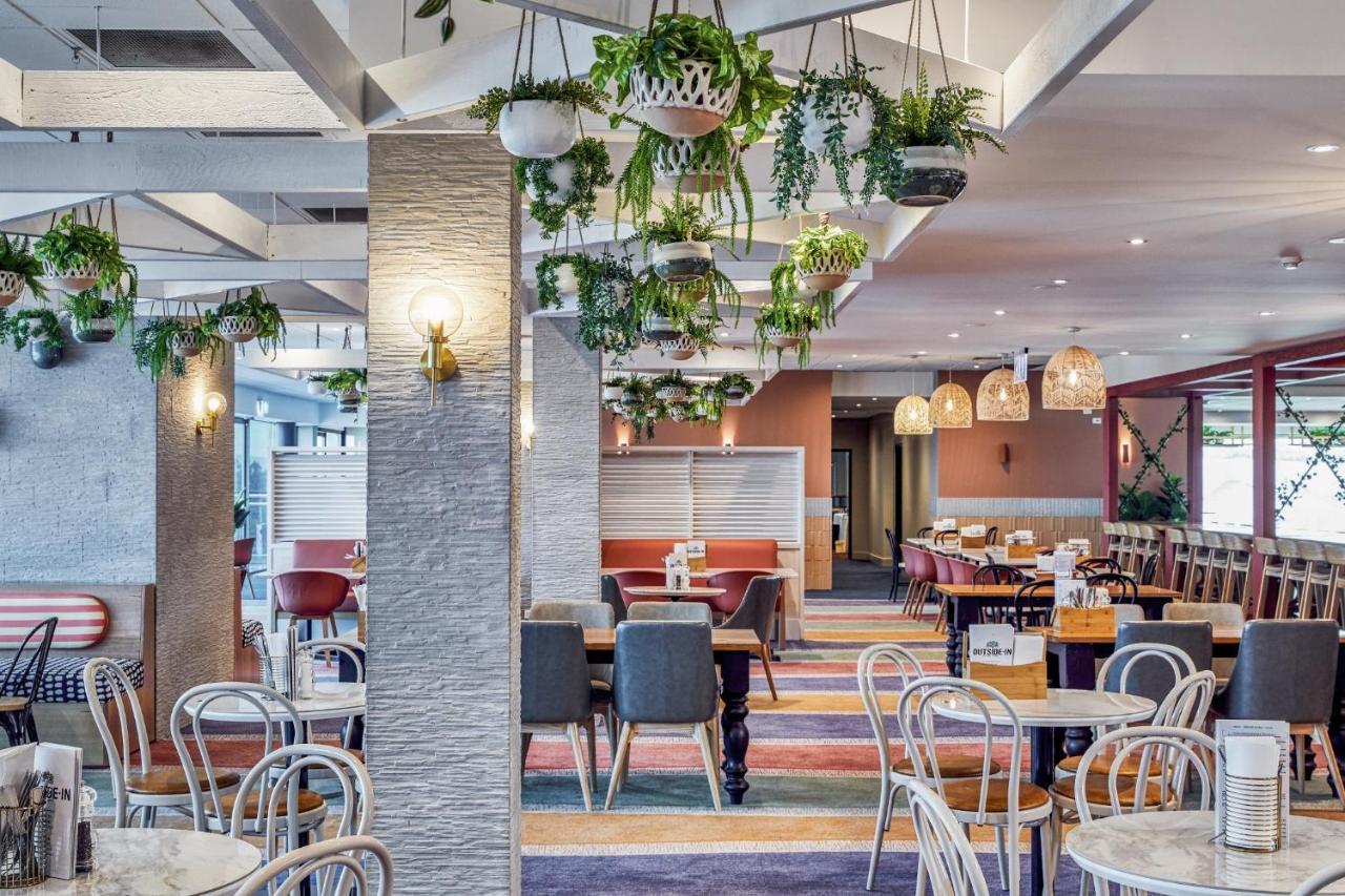 Ibis Styles The Entrance Hotel Bagian luar foto