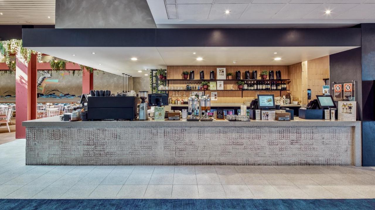 Ibis Styles The Entrance Hotel Bagian luar foto